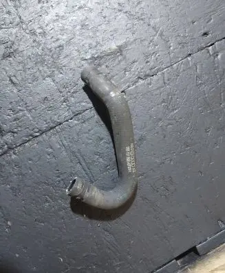 Volkswagen PASSAT B5.5 Engine coolant pipe/hose 06B121058