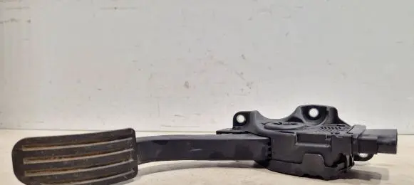 Volvo V70 Accelerator throttle pedal 31329058