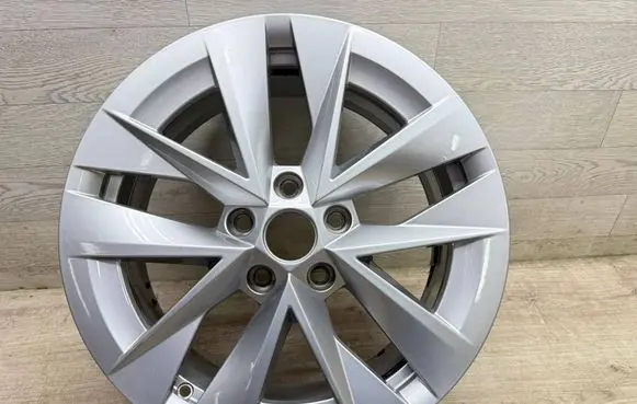 Skoda Octavia Mk4 R17 alloy rim 5E3601025