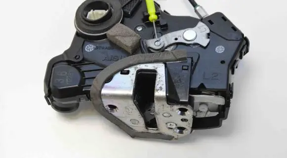 Lexus ES 250 - 300 - 330 Coupe door lock (next to the handle) 5122810