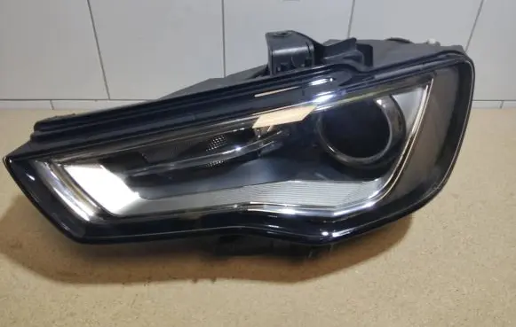 Audi A3 S3 8V Headlight/headlamp 8V0941005D 01074029AE 1LL18174029