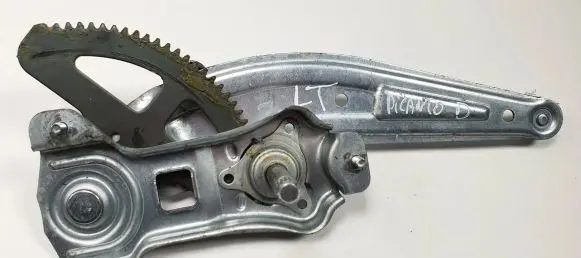 KIA Picanto Rear window lifting mechanism without motor