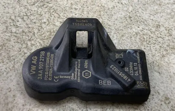 Volkswagen PASSAT B7 Tire pressure sensor 3AA907275B