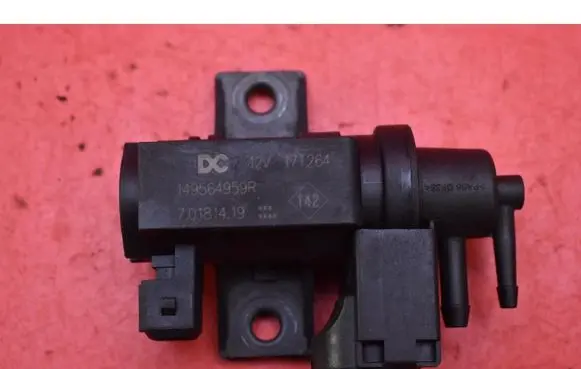 Renault Clio I Vacuum valve 149564959R