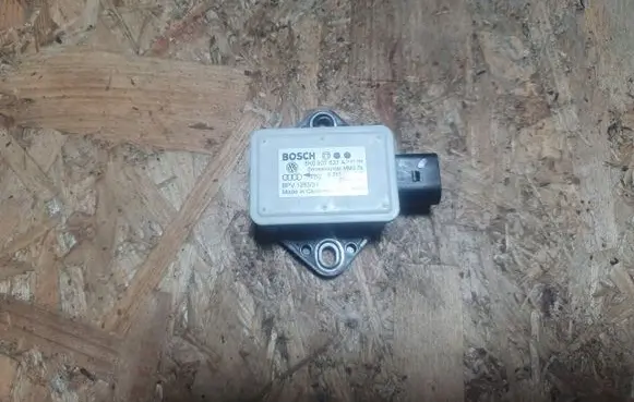 Audi A4 S4 B8 8K ESP acceleration yaw rate sensor 8K0907637A