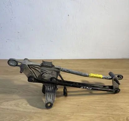 Maserati Quattroporte Front wiper linkage 67007561