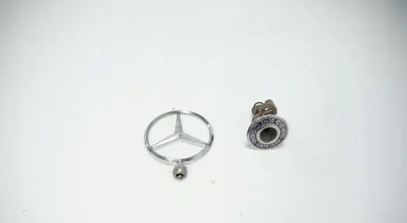 Mercedes-Benz E W124 Manufacturer badge logo/emblem 