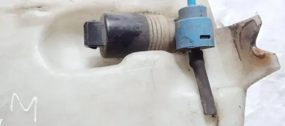 Volkswagen Golf III Windscreen/windshield washer pump 1H0955453