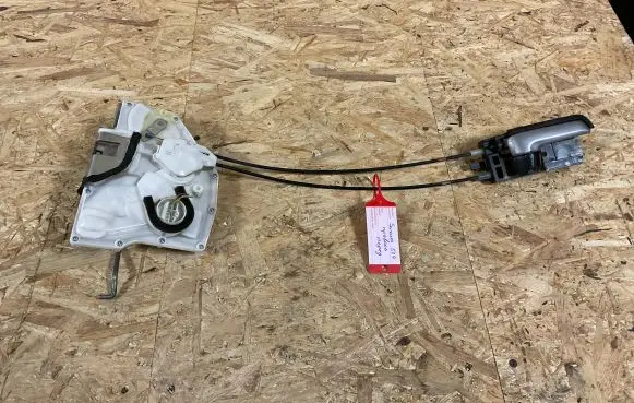 Suzuki SX4 Front door lock