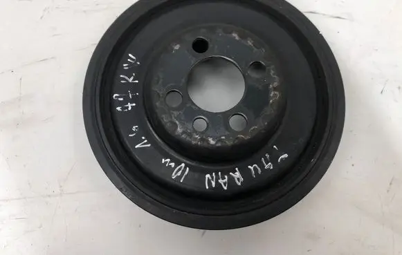 Volkswagen Touran II Crankshaft pulley 038105243M