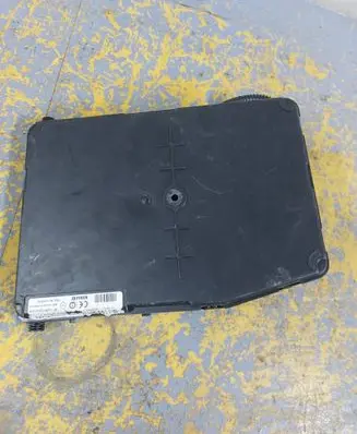Renault Scenic II - Grand scenic II Fuse module 8200525384 05182