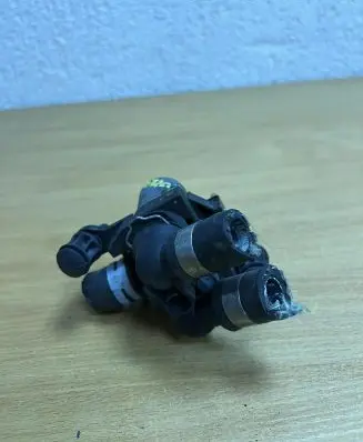 Mercedes-Benz E W210 Coolant heater control valve 0018307784 D7264