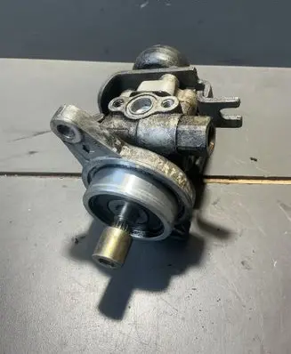 Nissan Almera Tino Power steering pump 5M321 39012047