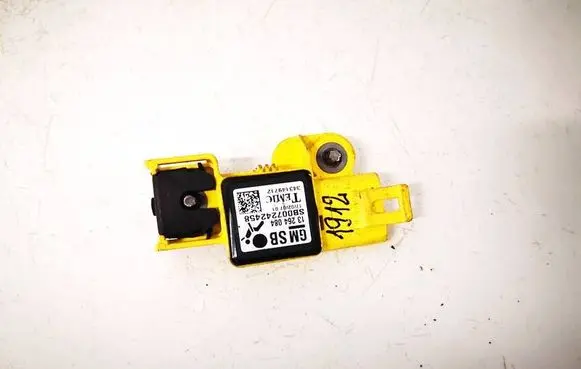Opel Zafira B Airbag deployment crash/impact sensor 13264084