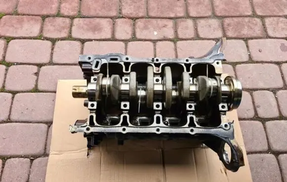 Opel Zafira C Engine block 878539800000028