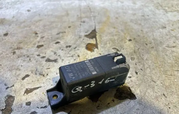 Audi Q3 8U Glow plug pre-heat relay 04L907281 HW26 51299026