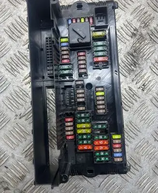 BMW 5 GT F07 Fuse module 317033442 9252815 02573619