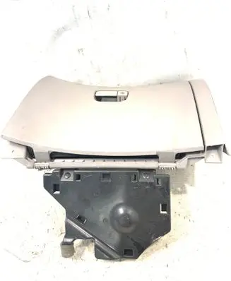 Mitsubishi Grandis Glove box