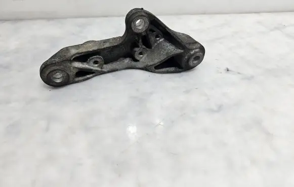 Opel Insignia A Gearbox mounting bracket 13228255