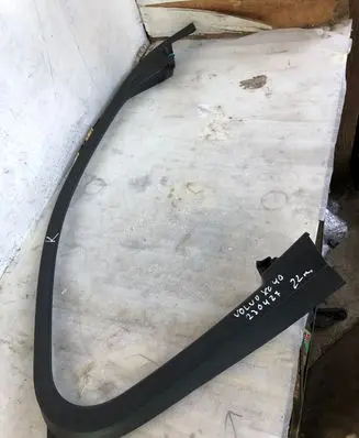 Volvo XC40 Front door glass trim molding 31455061lh