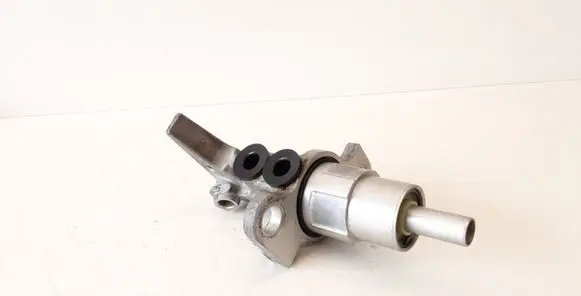 Master brake cylinder