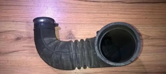 KIA Carnival Air intake hose/pipe