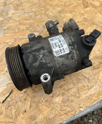 Volkswagen Golf VI Air conditioning (A/C) compressor (pump) 5Q0820803D