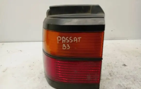 Volkswagen PASSAT B3 Rear/tail lights 333945111
