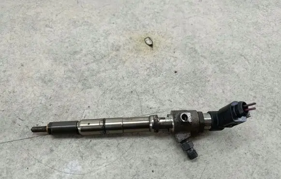 Skoda Fabia Mk2 (5J) Fuel injector 
