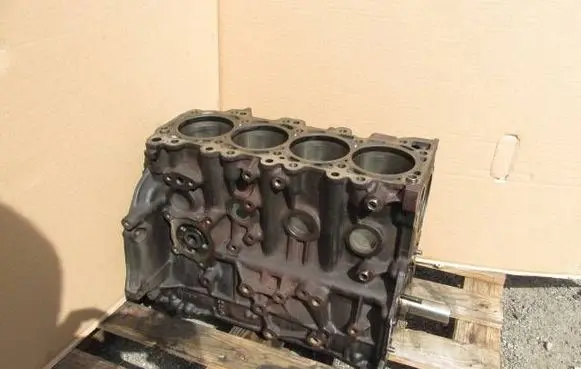Nissan Pathfinder R51 Engine block 