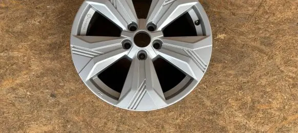Nissan Qashqai J12 R18 alloy rim KB4096U3000 K21K095