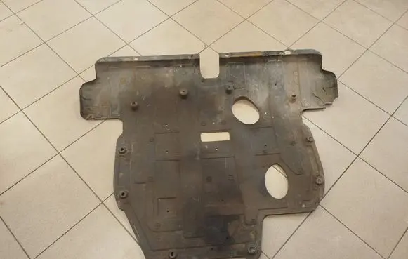 KIA Sorento Engine splash shield/under tray 291102P100