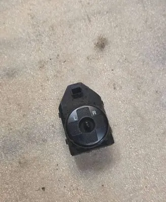 KIA Sportage Wing mirror switch