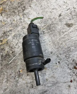 Seat Toledo II (1M) Windscreen/windshield washer pump 1J5955651