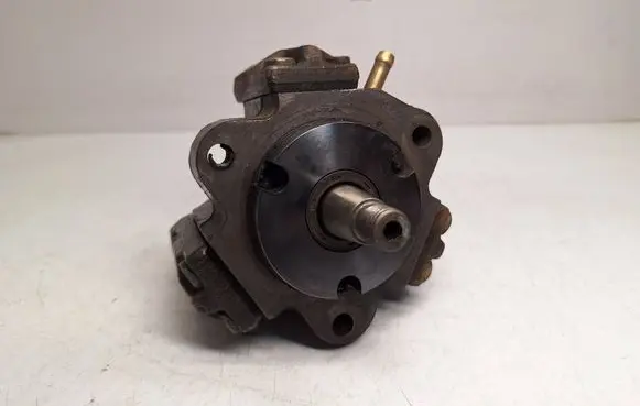BMW 5 E39 Fuel injection high pressure pump 2247798 0445010009 13517787632