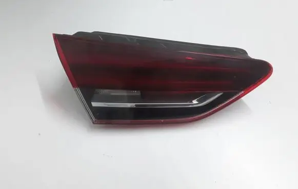 Tailgate rear/tail lights