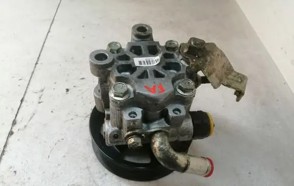 Toyota Avensis T250 Power steering pump 32100