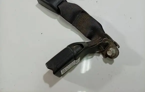 Subaru Legacy Middle seatbelt buckle (rear) 
