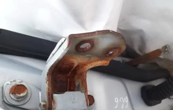 Mazda 626 Front door upper hinge