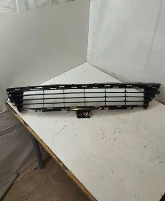 Toyota Auris E180 Front bumper lower grill 5311202670 5311202680