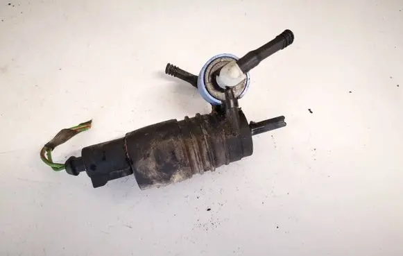 Volkswagen PASSAT B6 Windscreen/windshield washer pump 26259 2071006