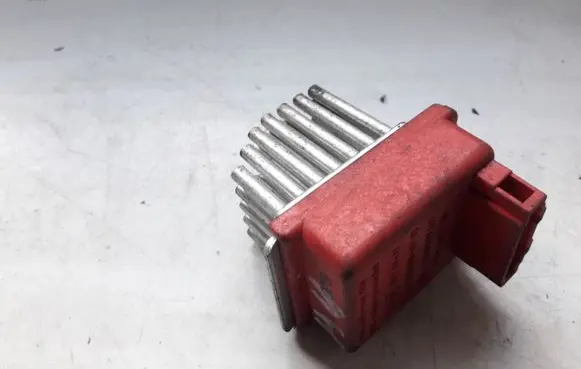 Audi A4 S4 B6 8E 8H Heater blower fan relay 