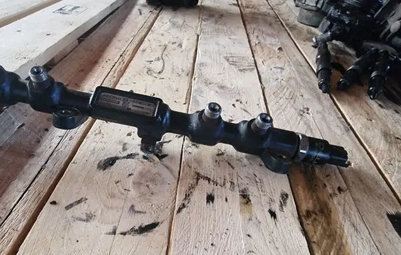 Ford Mondeo Mk III Fuel main line pipe