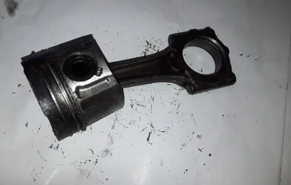 Opel Astra J Piston with connecting rod NOCODE