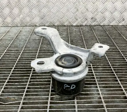 Volvo V60 Engine mount bracket F7008000 31330135