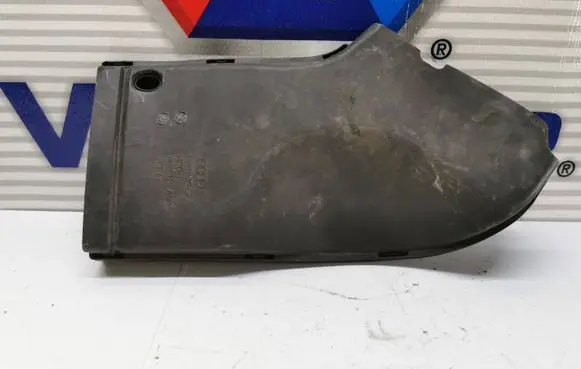 Audi A4 S4 B7 8E 8H Air intake hose/pipe 8E0129618E