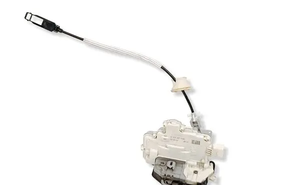Volkswagen Touareg II Front door lock 8J1837016B