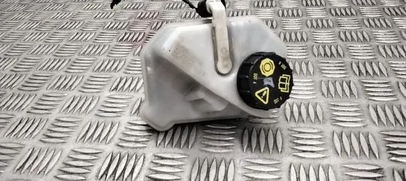Brake fluid reservoir