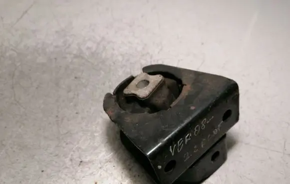 Toyota Corolla Verso AR10 Engine mount bracket