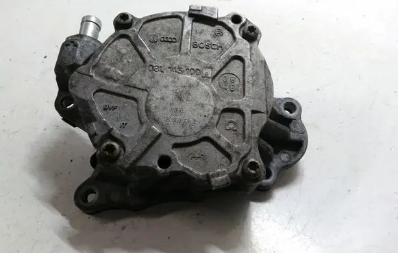Volkswagen Golf VI Vacuum pump 03L145100G
